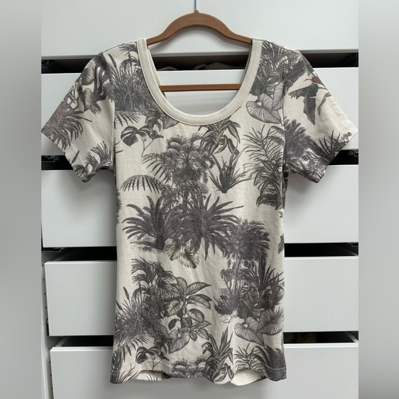 CHASER Tropical Recycled Vintage Print Ruched V Back T Shirt Size M NWOT - Picture 4 of 9